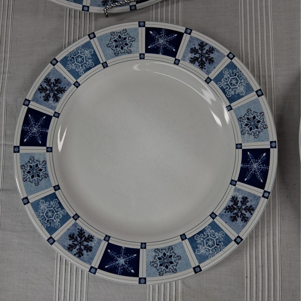 Sakura by Oneida Winter Frost Pattern 10 7/8" Dinner Plates Vintage Set of 4 (C)